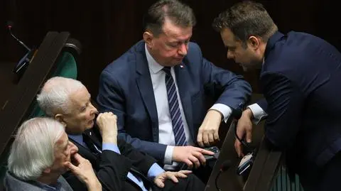 Jarosław Kaczyński, Mariusz Błaszczak, Ryszard Terlecki i Rafał Bochenek na sali obrad Sejmu